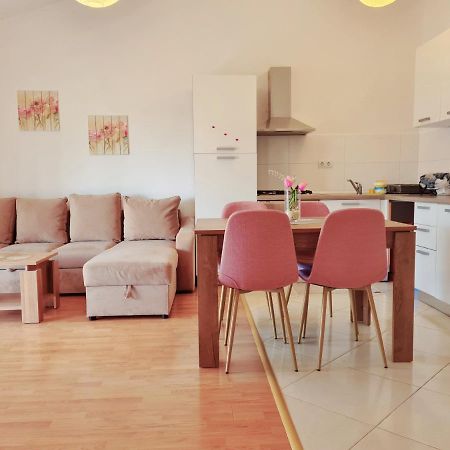 Apartment Nora Near The Beach Пула Экстерьер фото